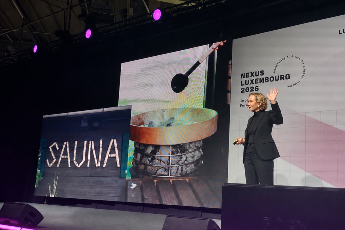 Tarja on the Nexus Luxembourg stage with the word Sauna on the screen behind her